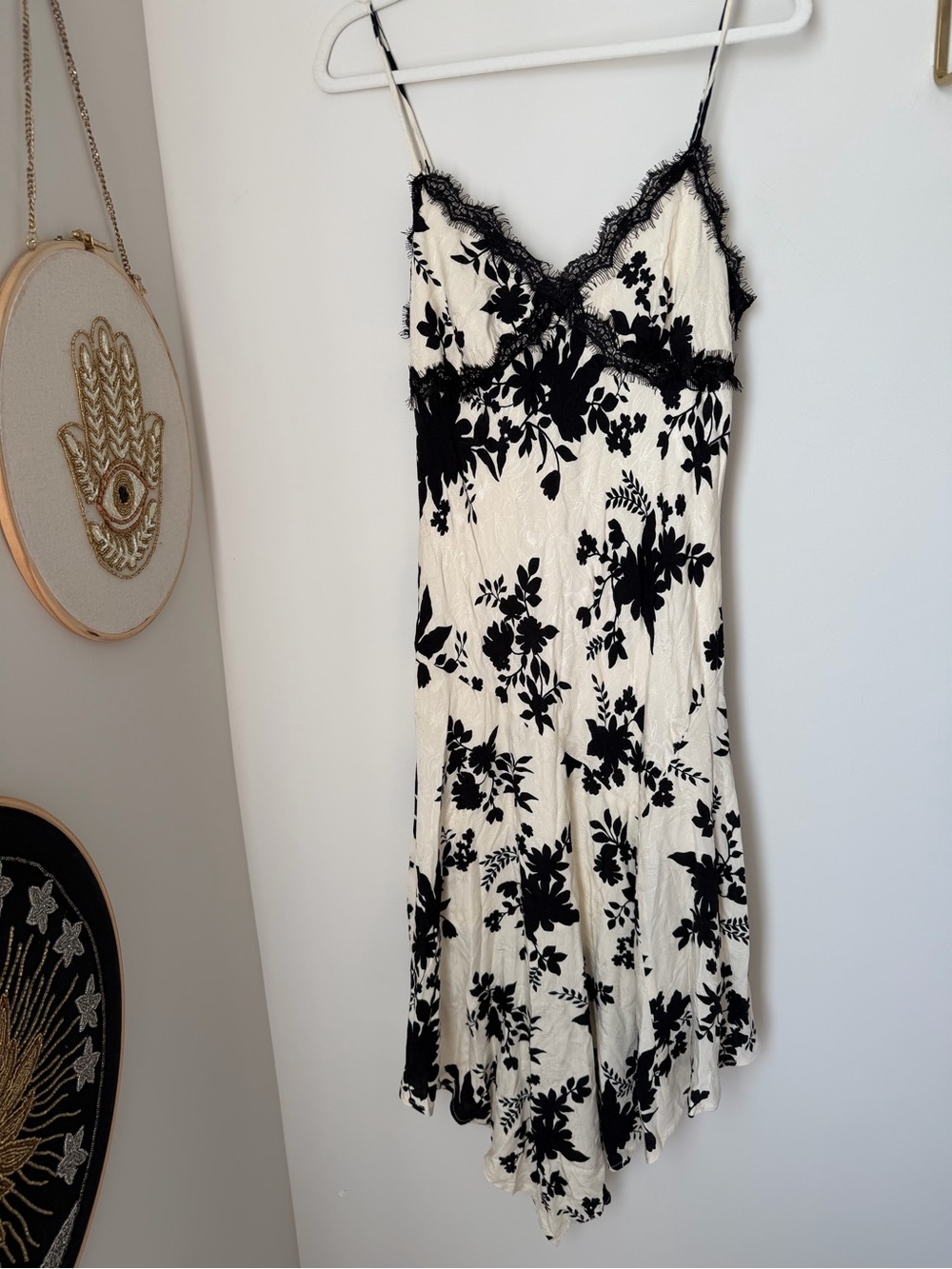 Cream Black velvet Floral Lace Trim Asymmetrical Midi Dress - Picture 3 of 10